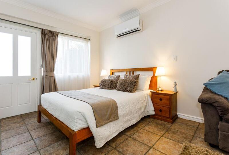 Inn The Tuarts Guest Lodge Busselton Accommodation - Adults Only Exterior foto